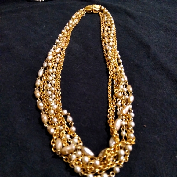 Jewelry - Vintage Goldtone and pearl layered necklace
